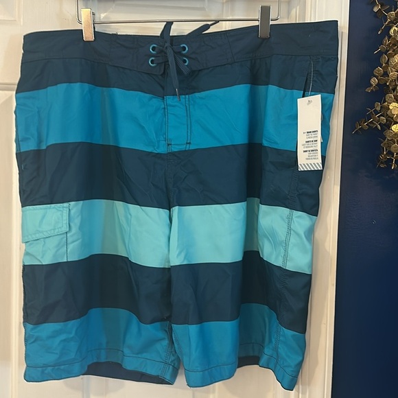 NWT Men’s Old Navy Striped Swim Trunks Board Shorts Size XXL - Picture 2 of 9